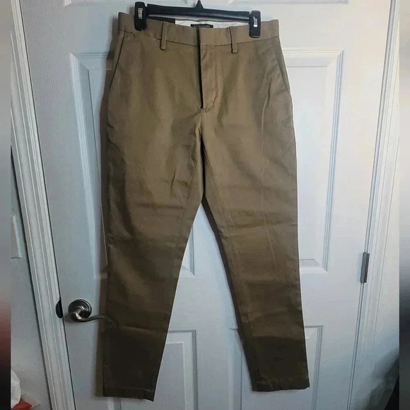 BANANA REPUBLIC Rapid Movement Chino Mason Athletic Tapered Fit (New) - Picture 3 of 14